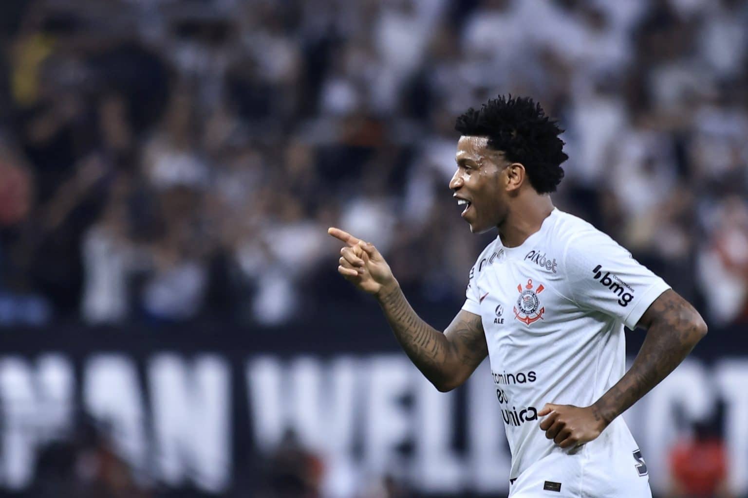 Corinthians: Gil &lsquo;centroavante&rsquo; convence torcida de renova&ccedil;&atilde;o com gol da vit&oacute;ria