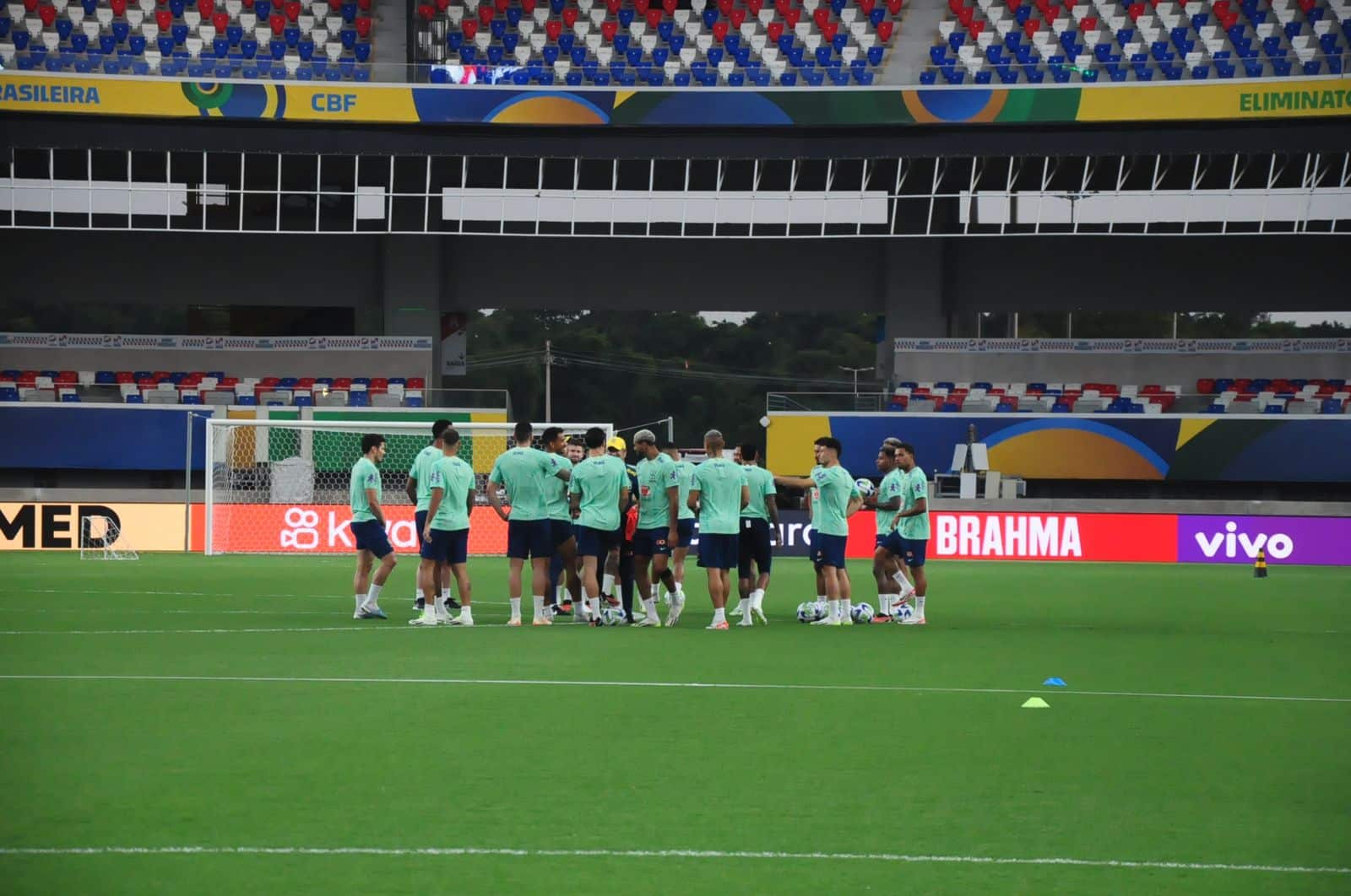 Diniz espera Gabriel Jesus e tem grupo quase completo em 1&ordm; treino na Sele&ccedil;&atilde;o