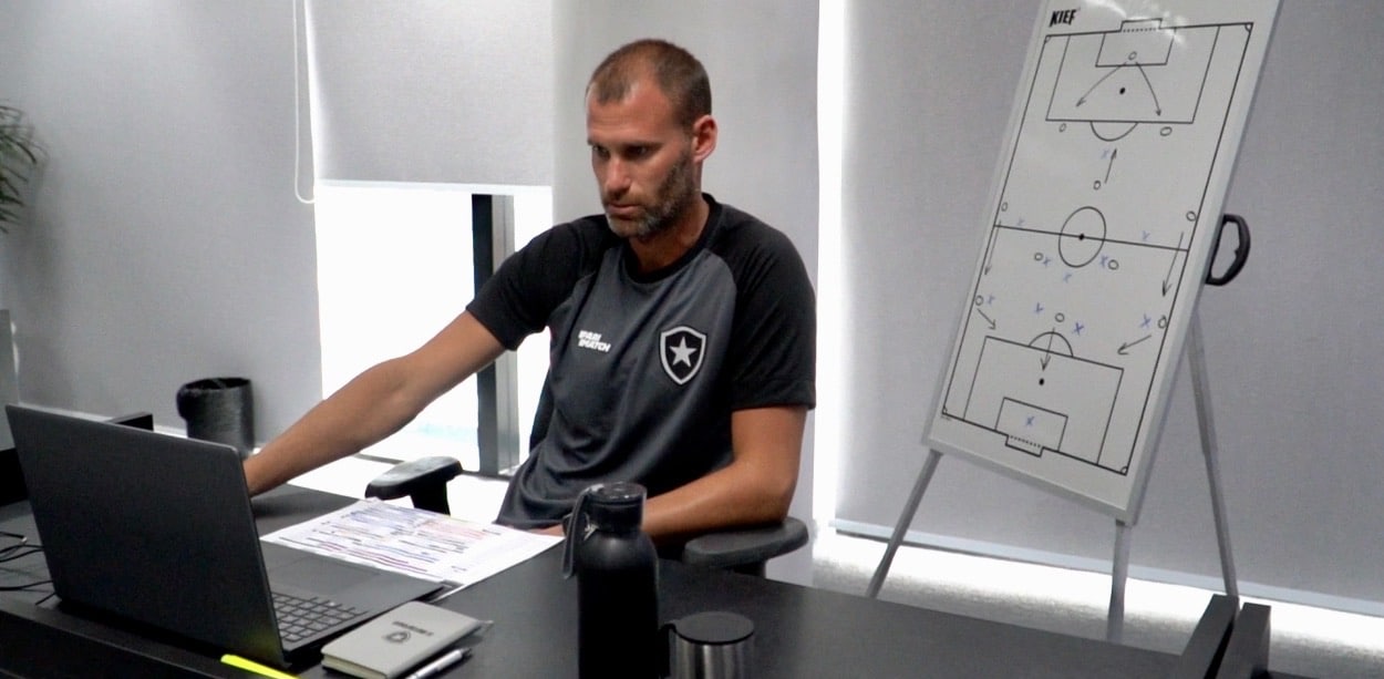 Botafogo: entenda a nova fun&ccedil;&atilde;o do &iacute;dolo Joel Carli no departamento de futebol