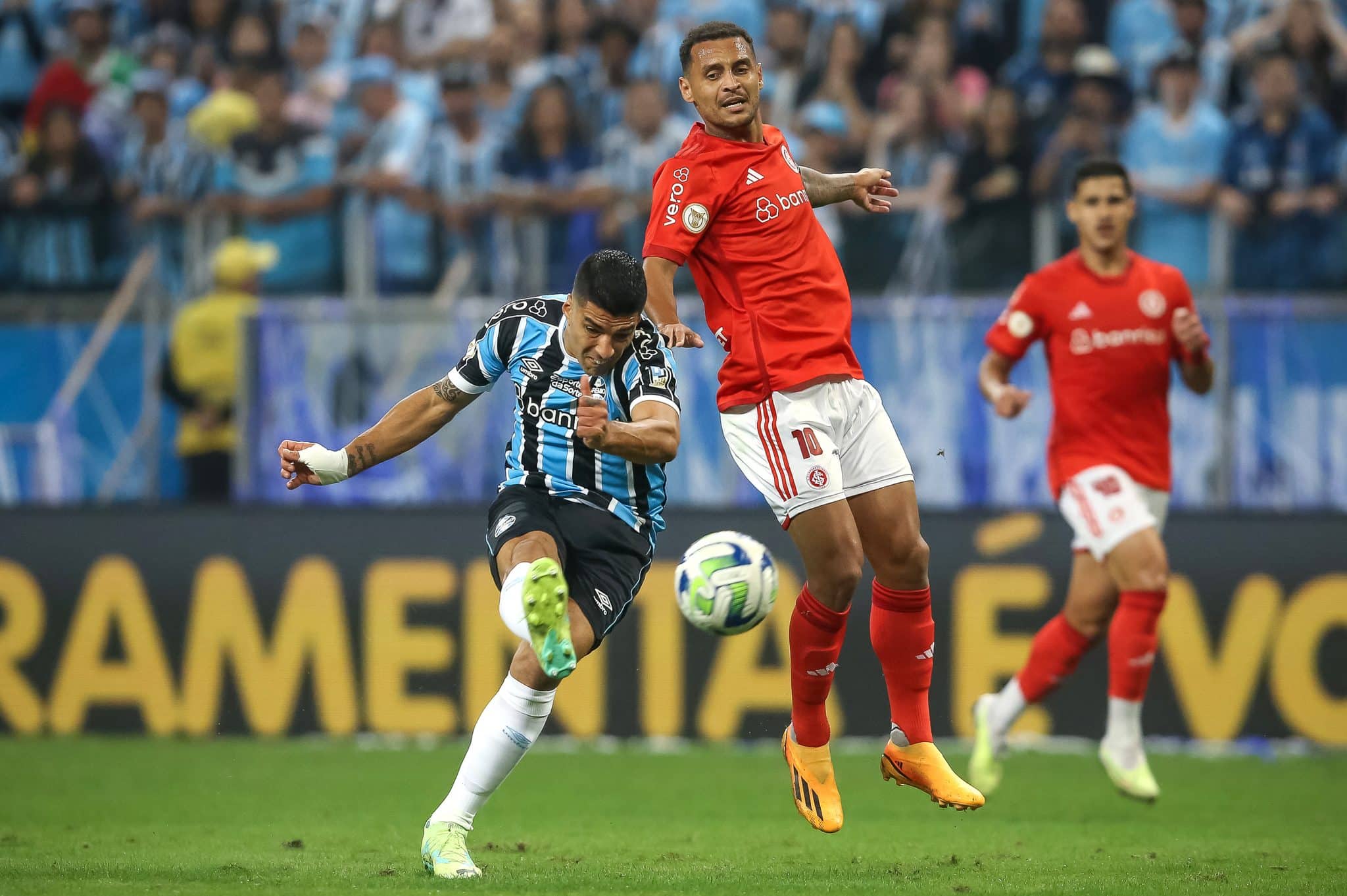 "Valeu, filho": mensagem de parab&eacute;ns do Internacional ao Gr&ecirc;mio vira meme entre tricolores