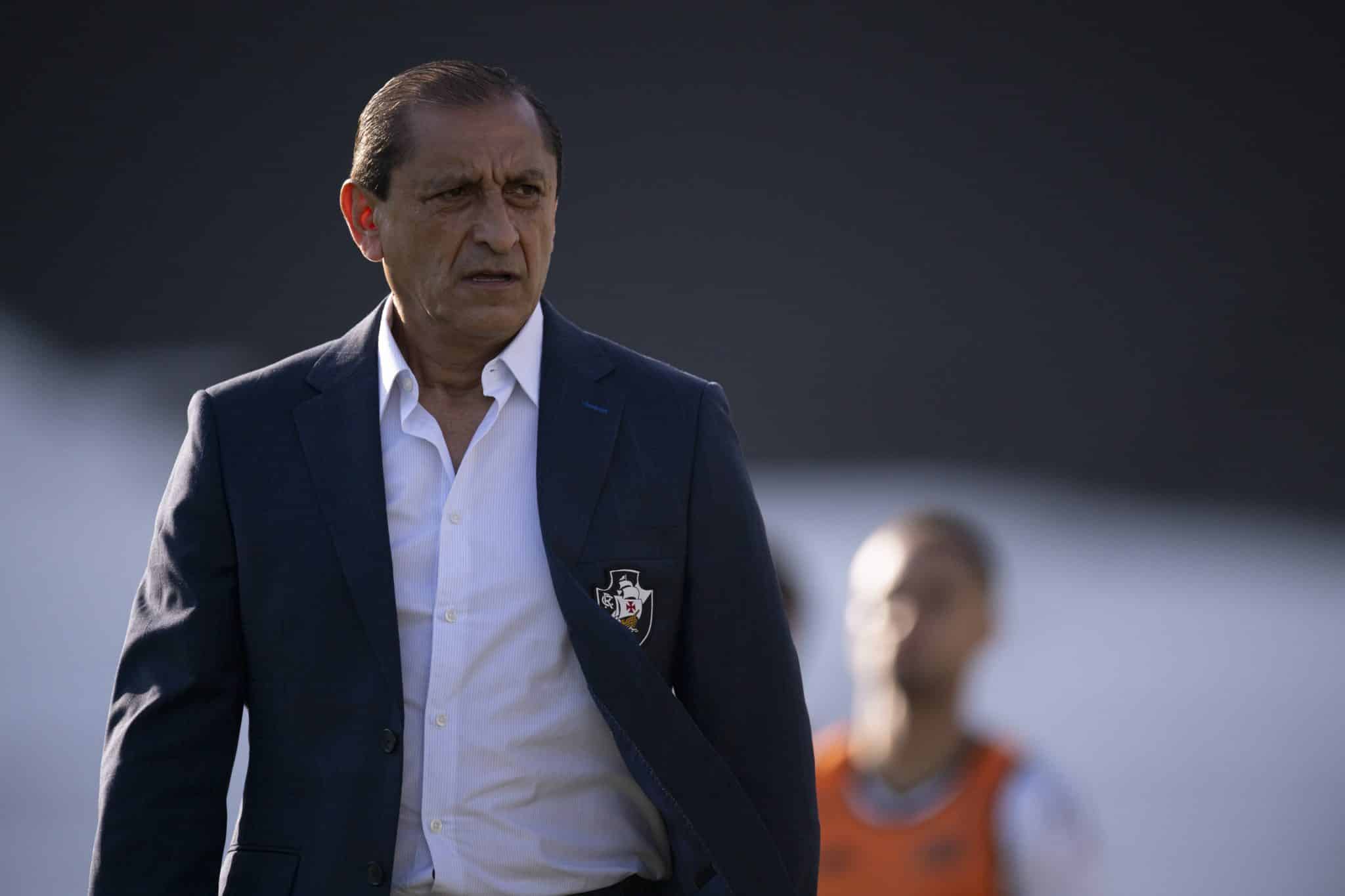 Vasco: Ram&oacute;n D&iacute;az &lsquo;incorpora&rsquo; esp&iacute;rito cruzmaltino e conquista torcedores