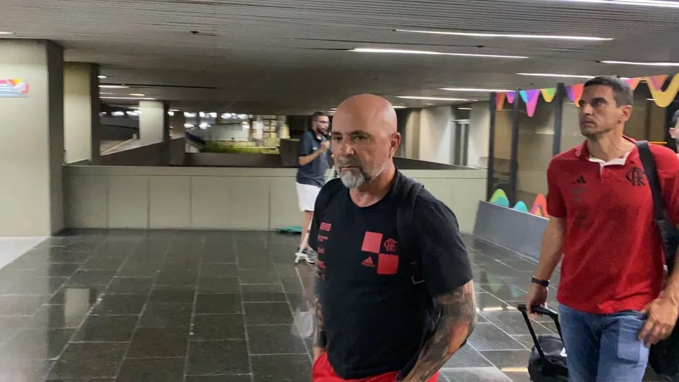 Flamengo desembarca sem protestos após empate contra o Goiás