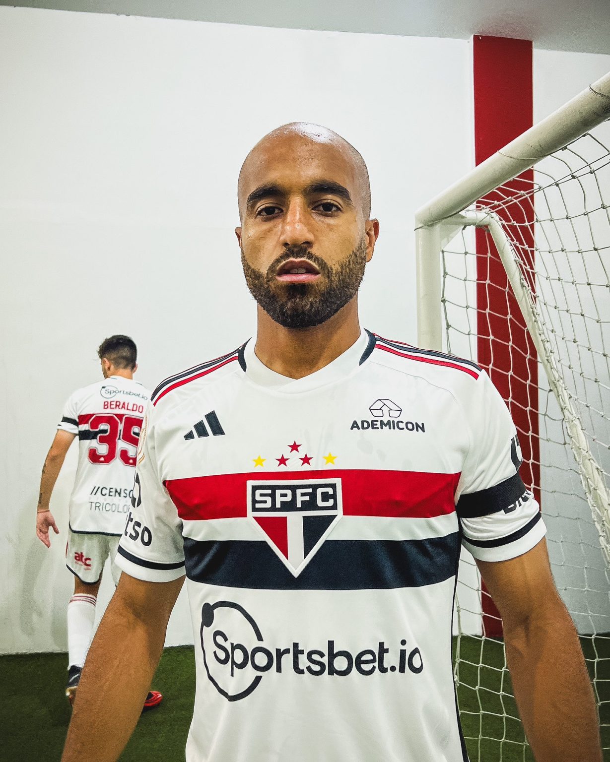 São Paulo homenageia torcedor morto em festa do título no Majestoso