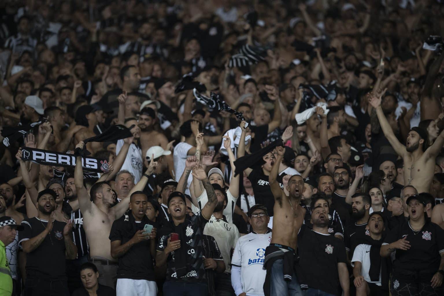 “Corinthians é preto e branco”: Gaviões da Fiel critica nova camisa amarela