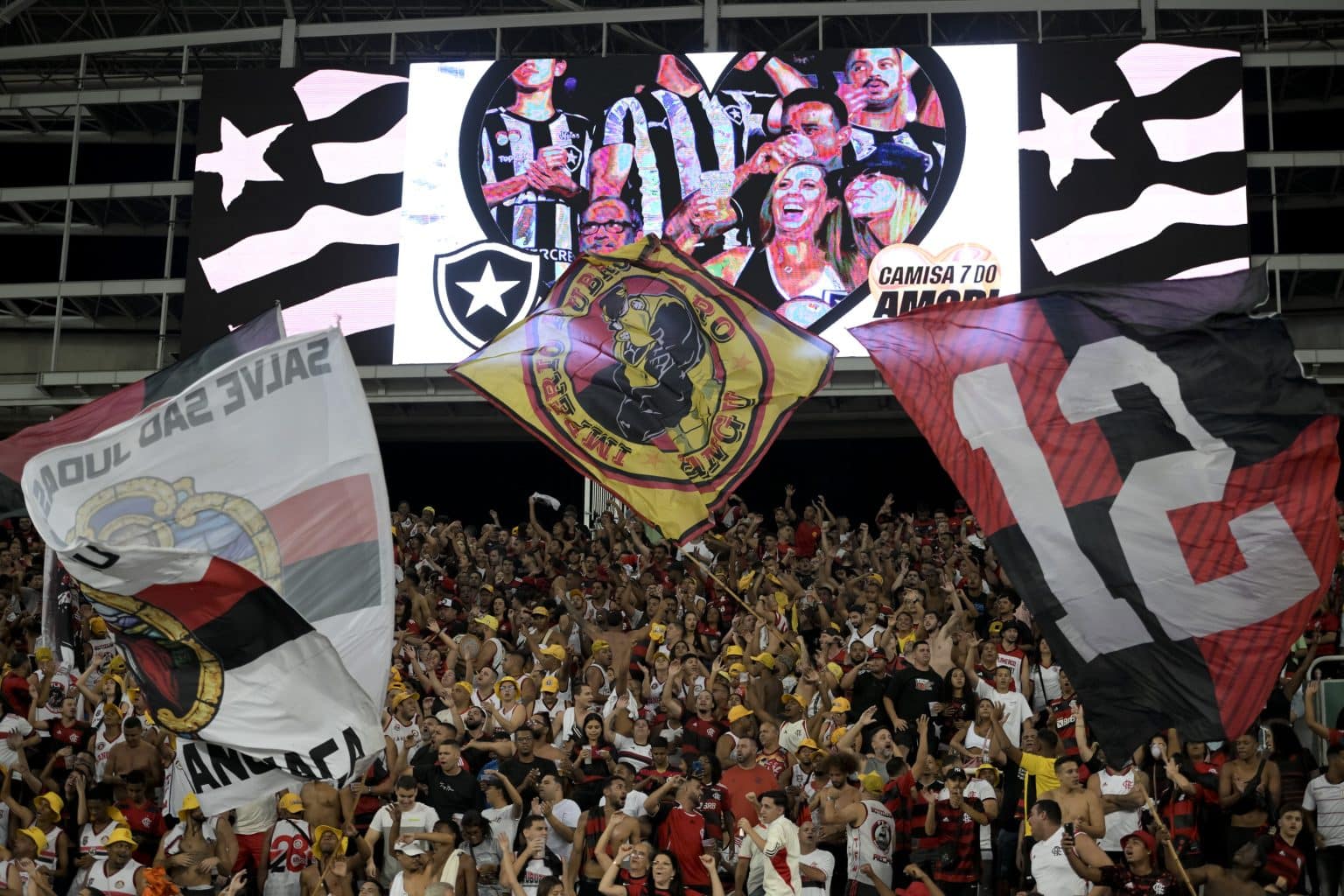 Botafogo notifica Flamengo por cadeiras quebradas em cl&aacute;ssico no Nilton Santos