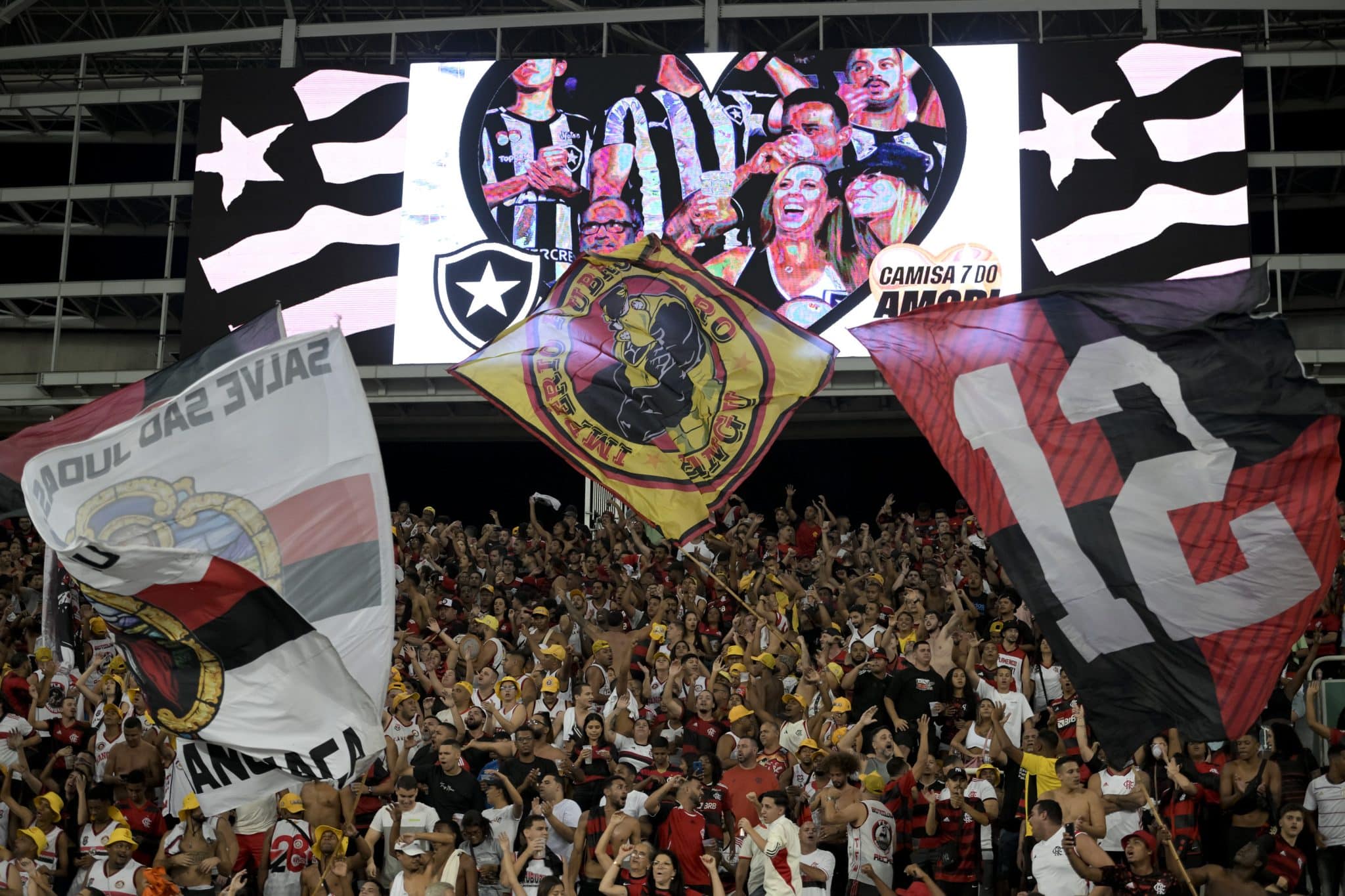 Botafogo notifica Flamengo por cadeiras quebradas em cl&aacute;ssico no Nilton Santos