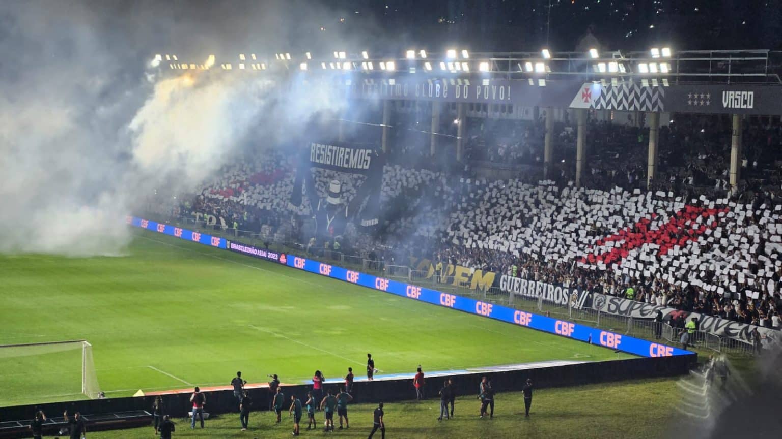 Torcida do Vasco faz mosaico exaltando resist&ecirc;ncia do clube em S&atilde;o Janu&aacute;rio