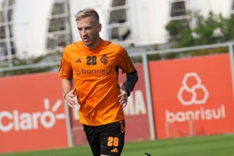 Ainda sem Pedro Henrique, Internacional divulga relacionados para decis&atilde;o contra o Fluminense