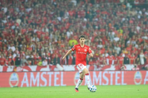 Dirigente do Internacional n&atilde;o confirma venda de Johnny, mas reconhece: &ldquo;pode acontecer no final do ano&rdquo;