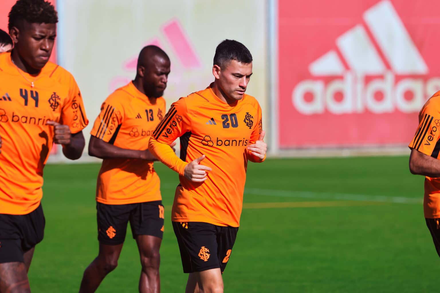 Internacional est&aacute; confirmado para enfrentar o Santos com retorno de &lsquo;selecion&aacute;veis&rsquo;