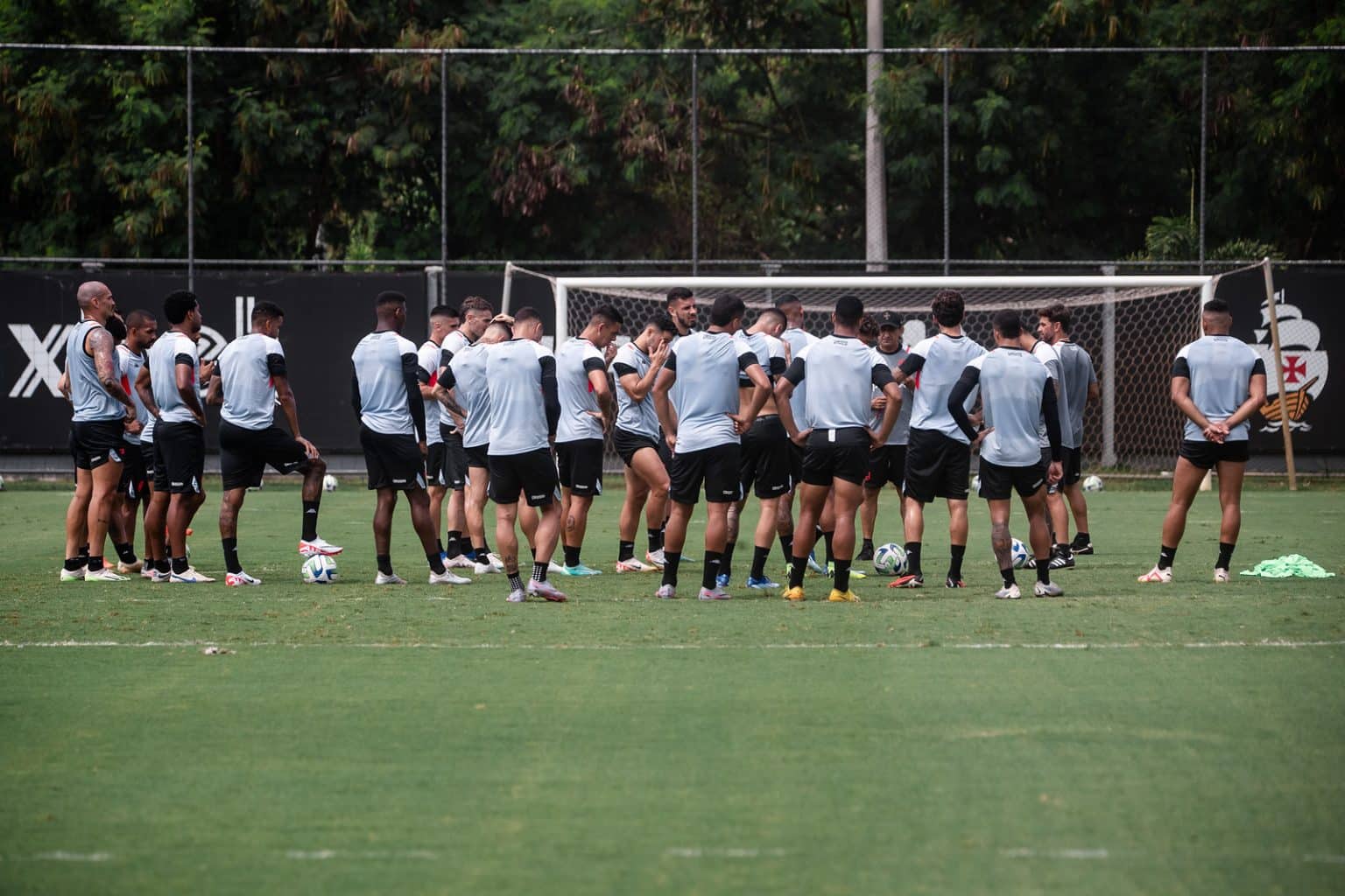 Vasco: Ram&oacute;n Diaz define substituto de Medel no time titular contra o S&atilde;o Paulo