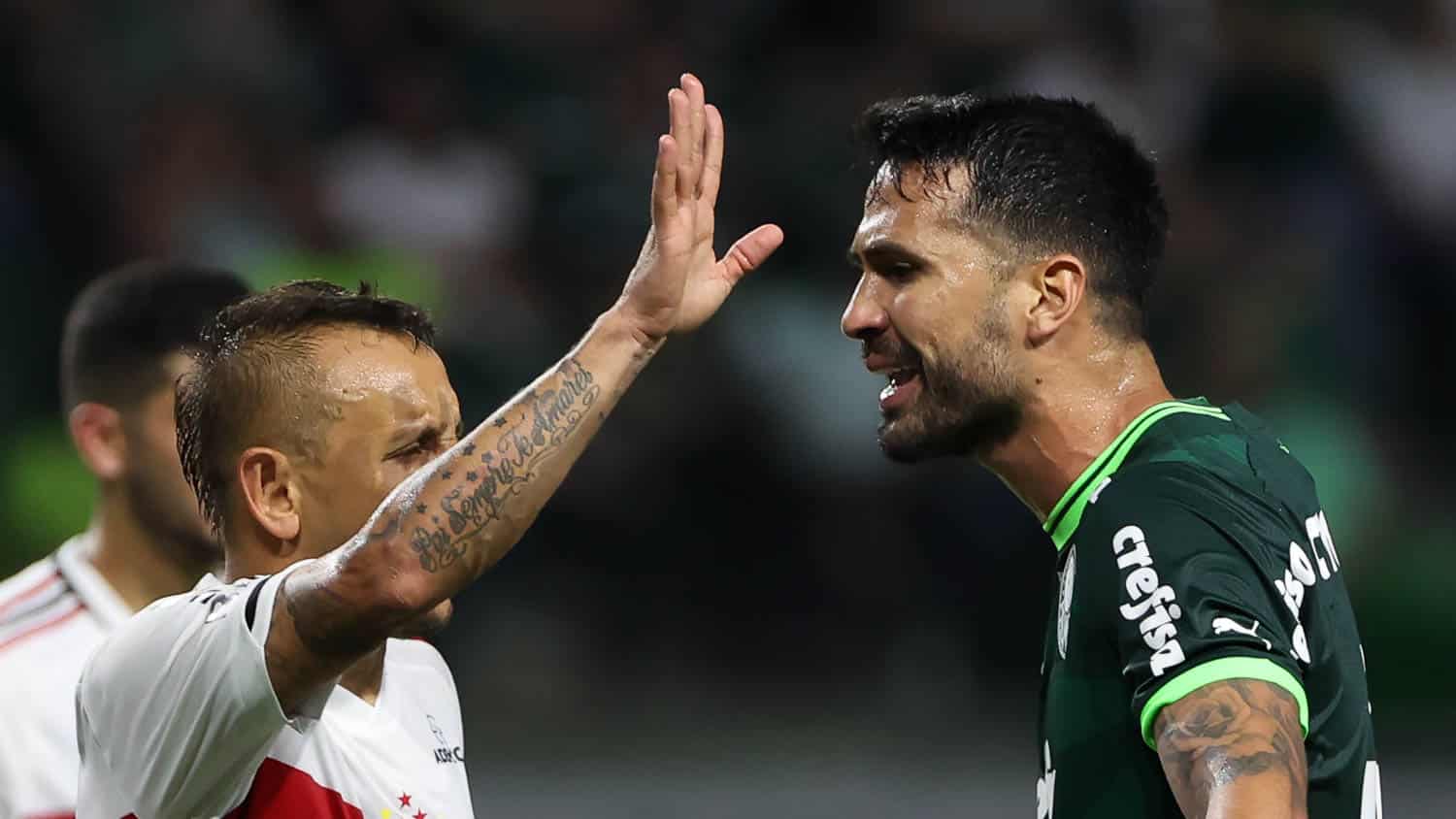 Palmeiras vai para 3&ordm; jogo com 3 zagueiros e soluciona aus&ecirc;ncia de Dudu