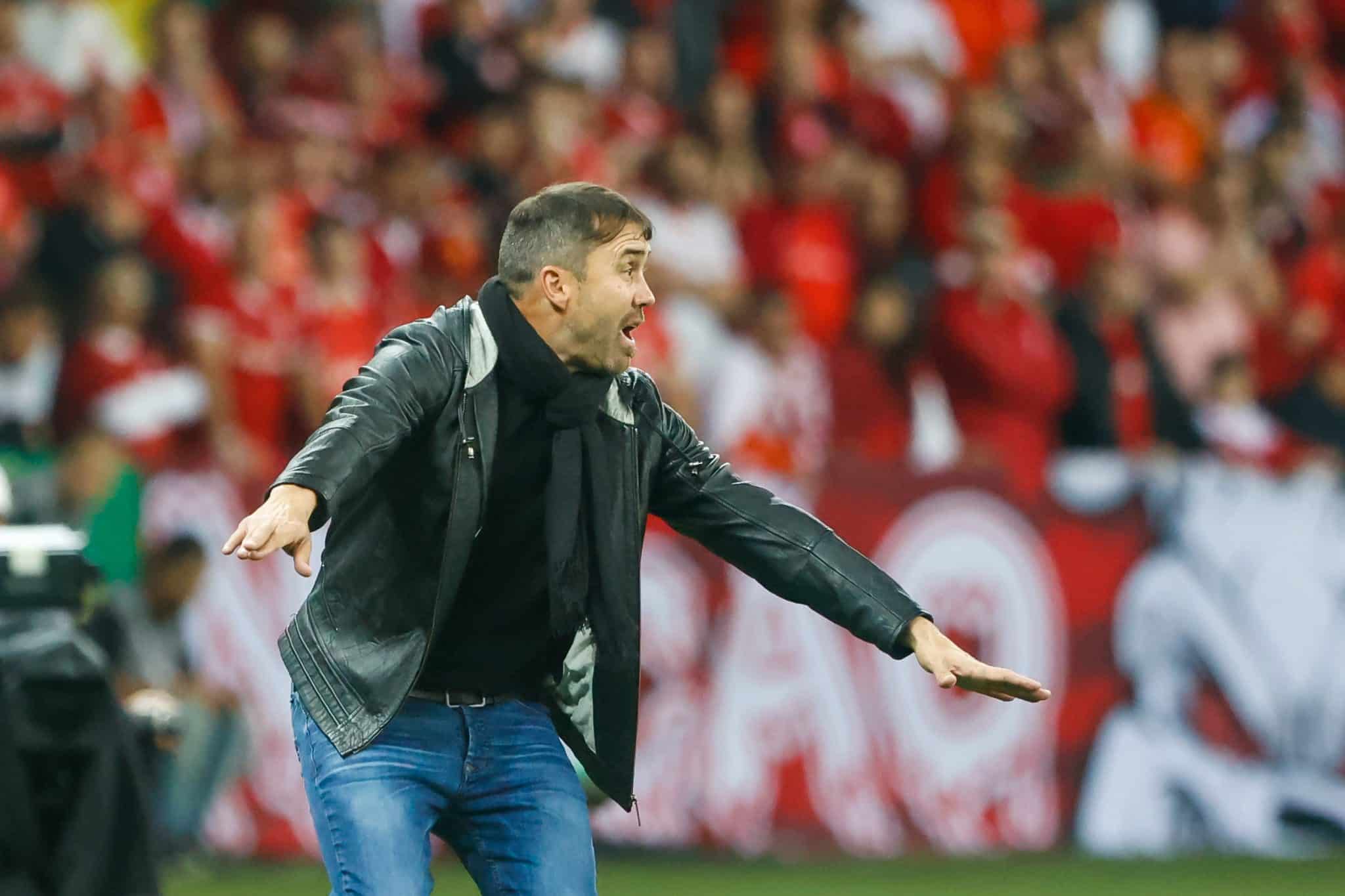 Coud&eacute;t vira alvo nas redes sociais ap&oacute;s elimina&ccedil;&atilde;o do Internacional: &ldquo;Viciado em pipocar&rdquo;