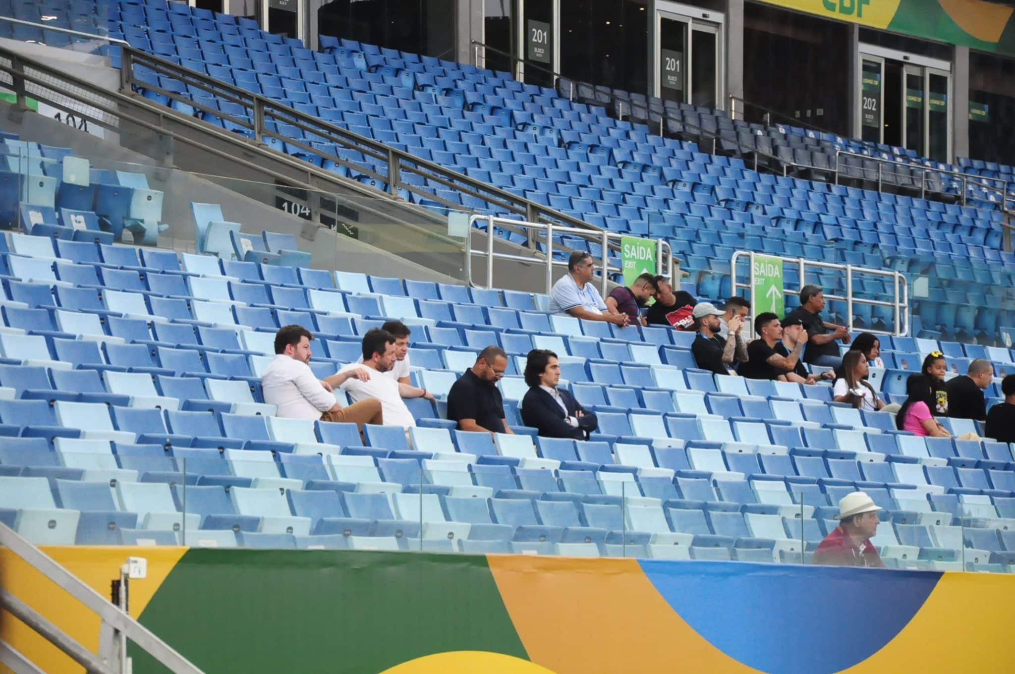 Diniz arma Sele&ccedil;&atilde;o com duas mudan&ccedil;as em treino com presen&ccedil;a de Neymar pai