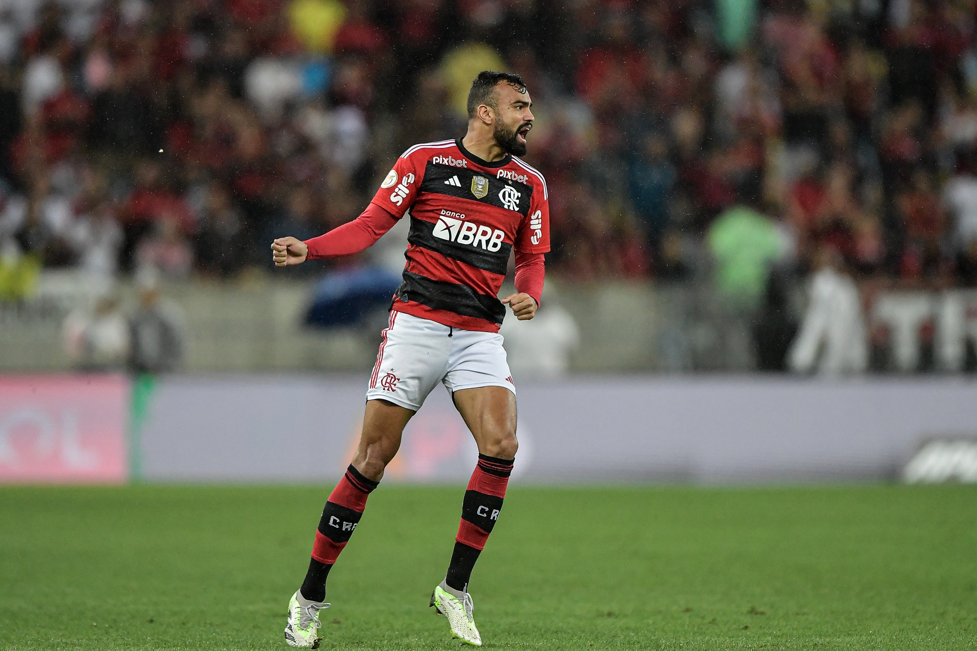 Fabr&iacute;cio Bruno recebe terceiro cart&atilde;o amarelo e desfalca Flamengo contra o Gr&ecirc;mio