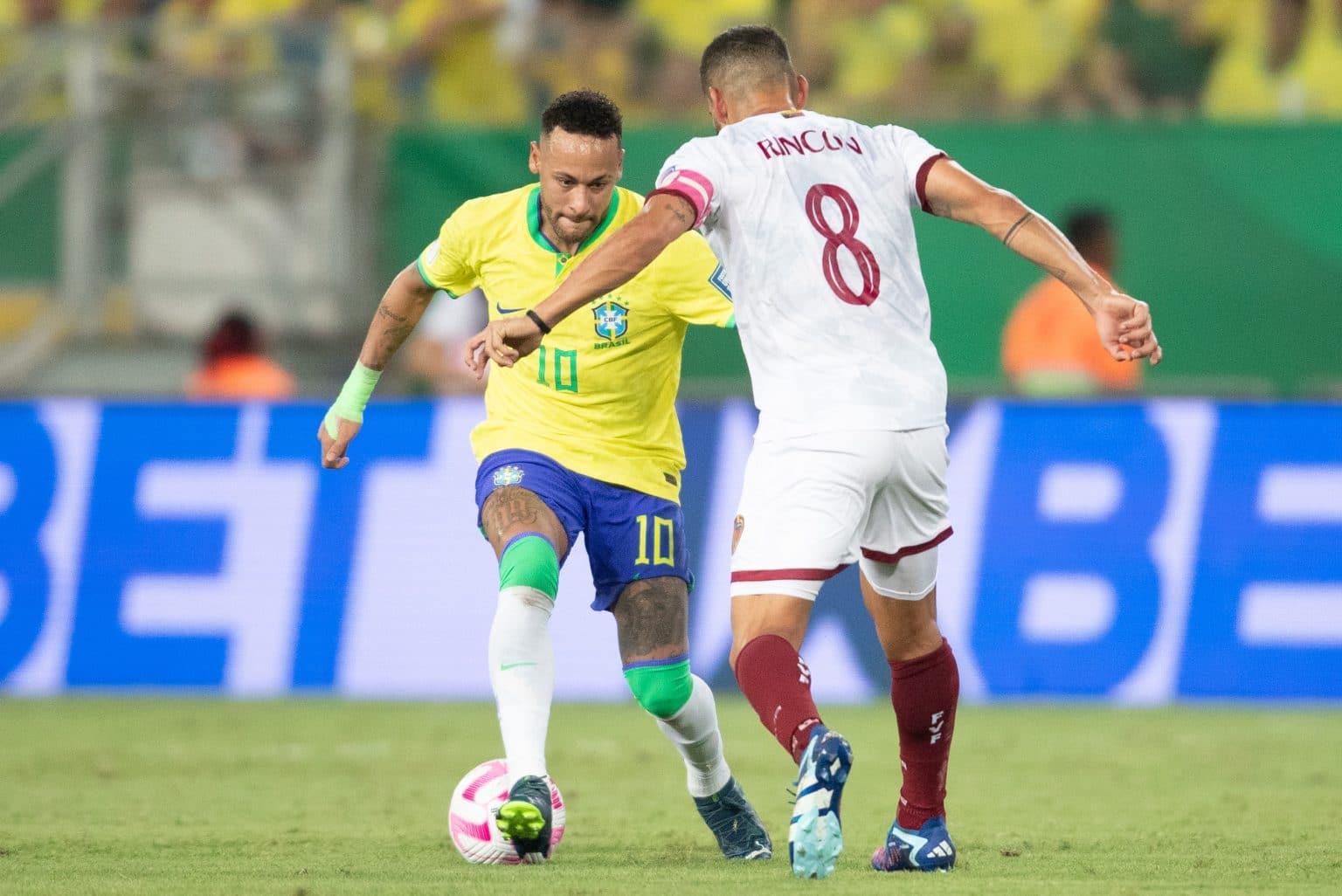 Neymar &eacute; atingido por balde de pipoca, e Sele&ccedil;&atilde;o ouve vaias ap&oacute;s empate com a Venezuela