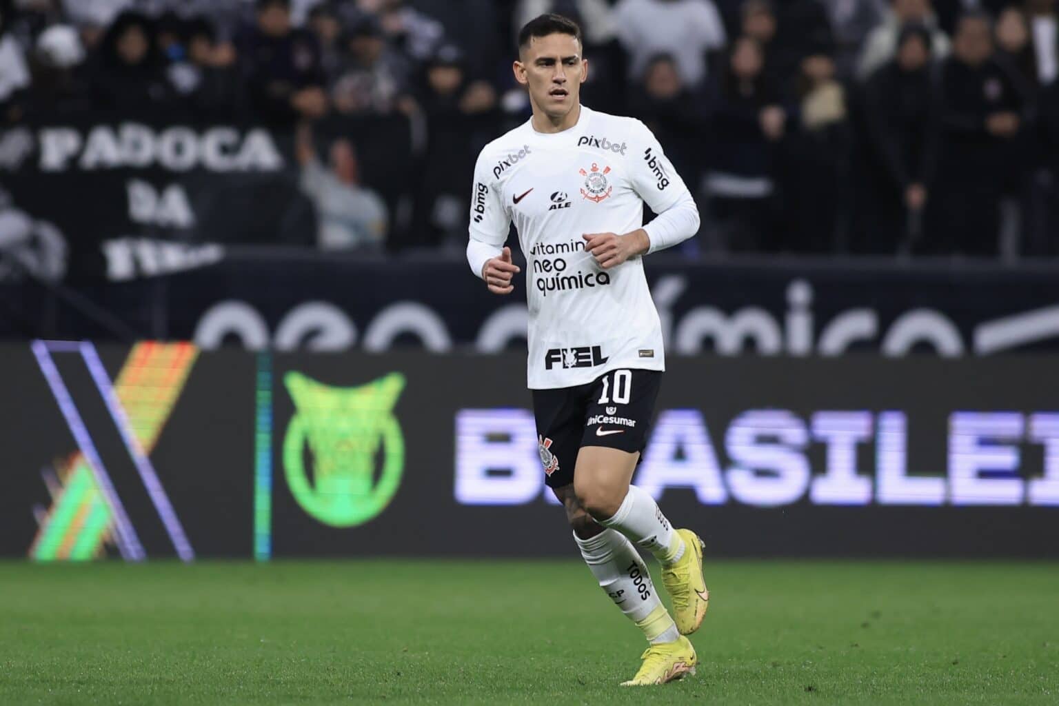 Como &eacute; amigo? Mano Menezes toma decis&atilde;o surpreendente em rela&ccedil;&atilde;o ao ataque do Corinthians