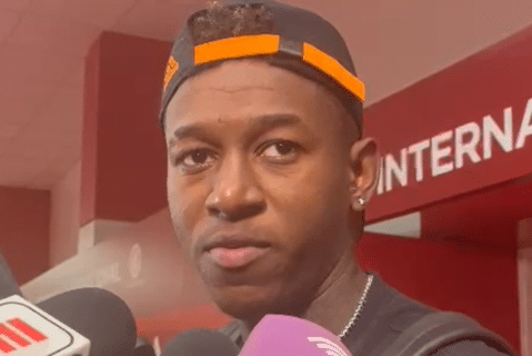 Vit&atilde;o pede desculpa por expuls&atilde;o em derrota do Internacional: &ldquo;pode colocar nas minhas costas&rdquo;