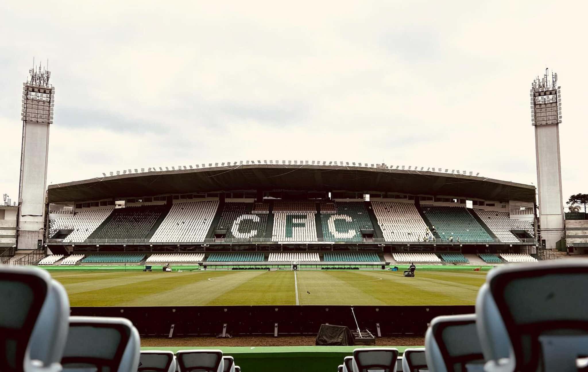 STJD multa Coritiba por atos racistas de torcedores durante cl&aacute;ssico contra o Athletico-PR