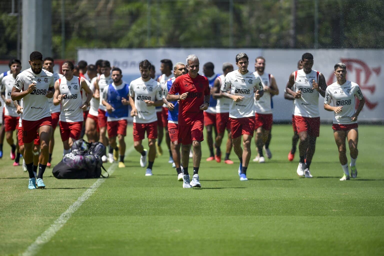 Flamengo pode ter at&eacute; quatro desfalques para enfrentar o Gr&ecirc;mio