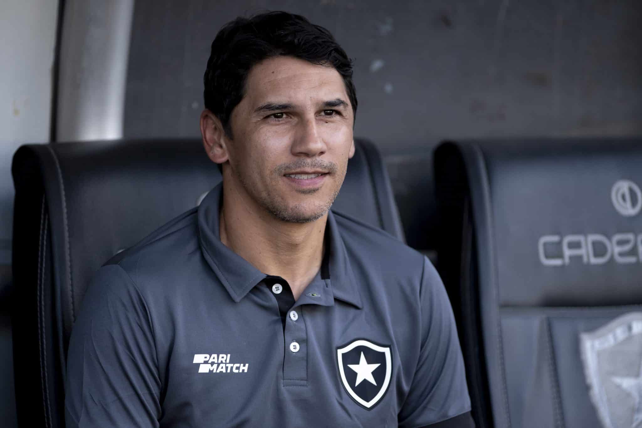 Botafogo: L&uacute;cio Fl&aacute;vio como t&eacute;cnico principal agrada elenco e torcida: &lsquo;apoio total&rsquo;