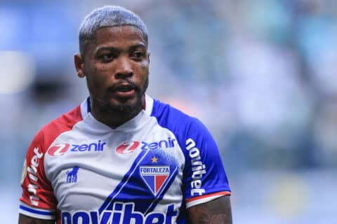 Marinho, do Fortaleza, &eacute; detonado nas redes por atitude em aeroporto; atacante justifica