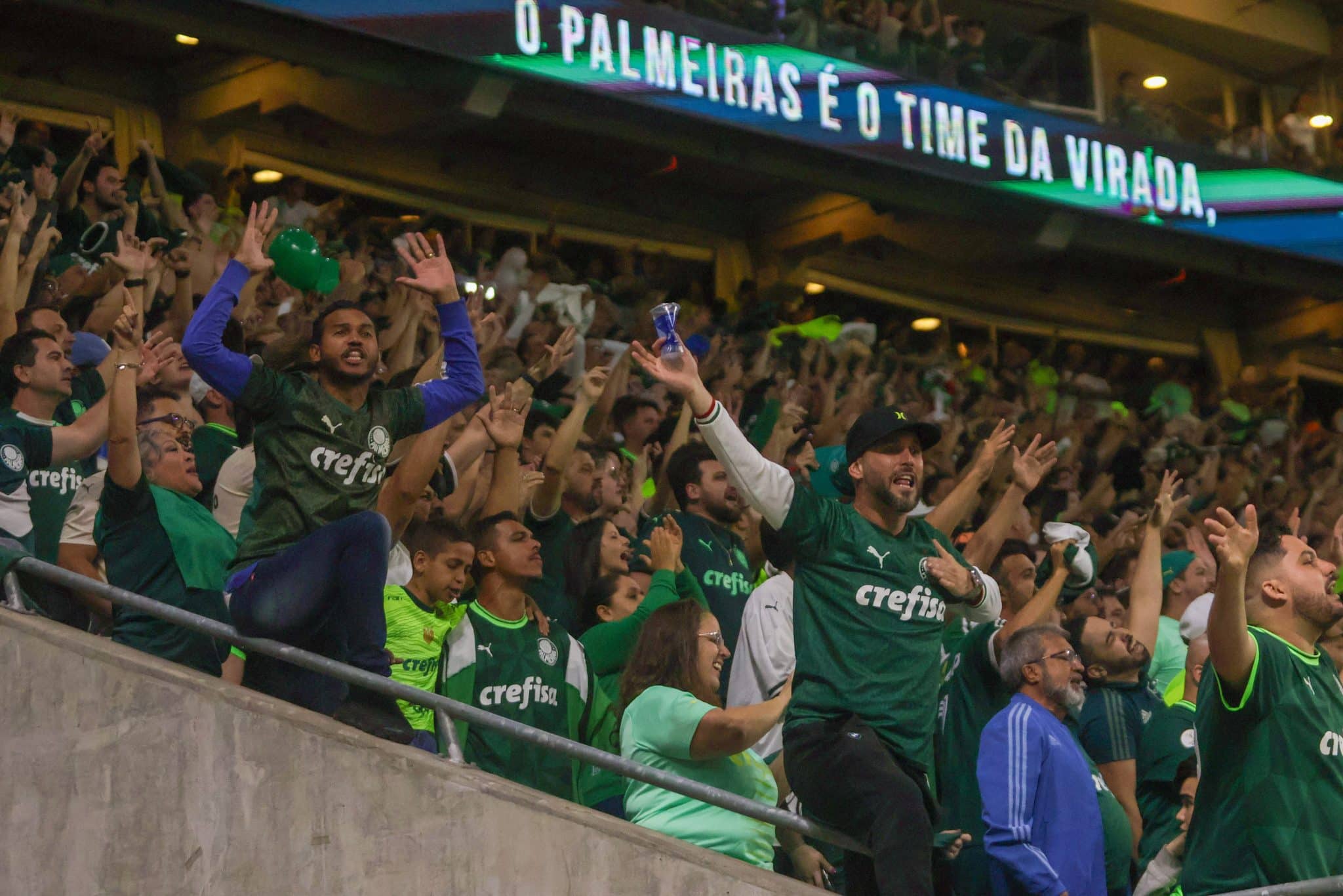 Por boicote a Leila Pereira, torcedores do Palmeiras &lsquo;ensinam&rsquo; a retirar patroc&iacute;nio Crefisa da camisa