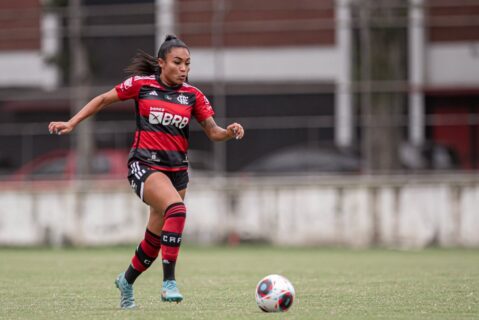 Zagueira do Flamengo, Thais Regina celebra primeiro gol pelo clube: &ldquo;Honra&rdquo;
