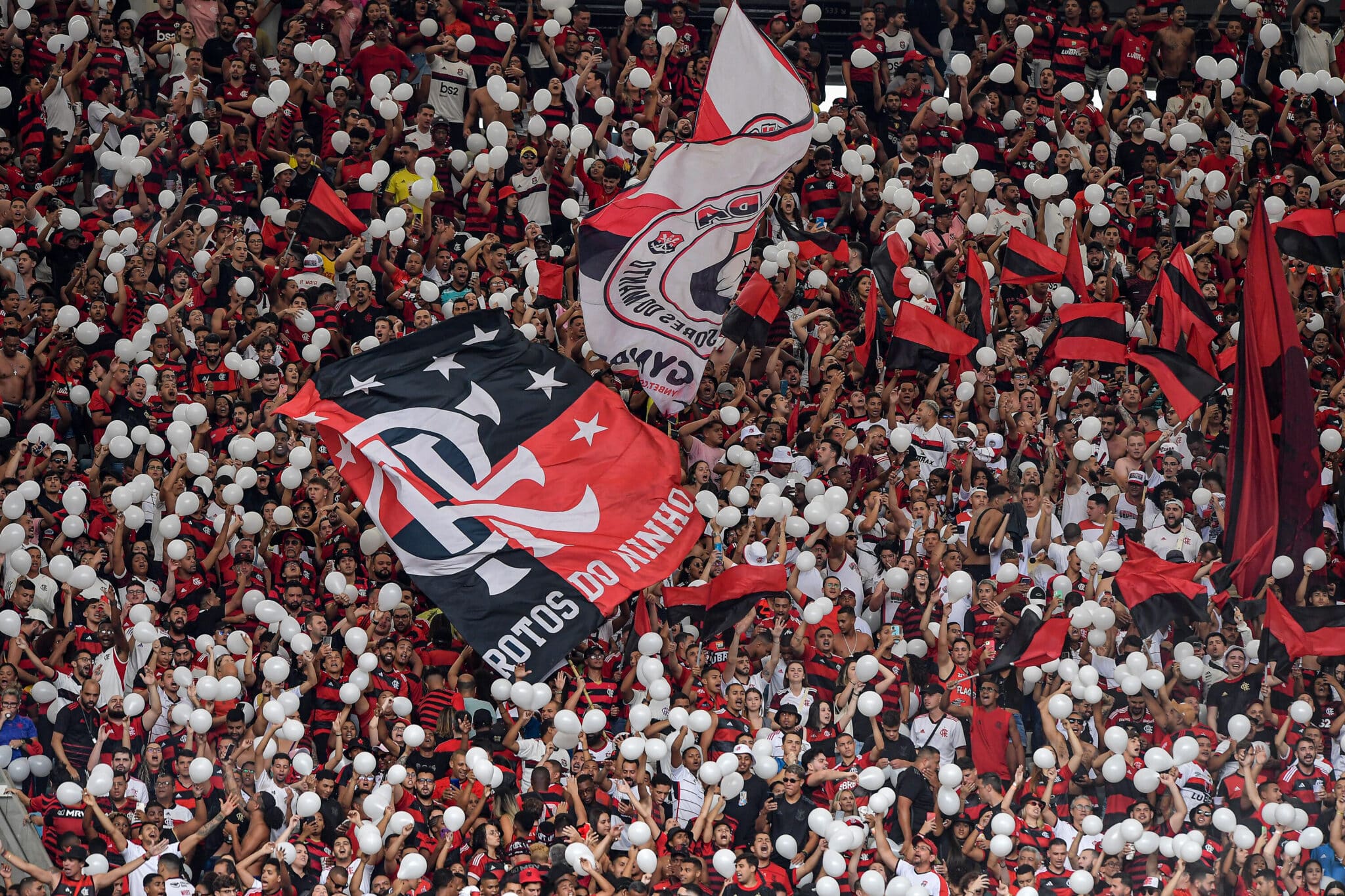 Freiras s&atilde;o flagradas na torcida do Flamengo e rubro-negros brincam: &ldquo;O coisa aben&ccedil;oada voltou&rdquo;